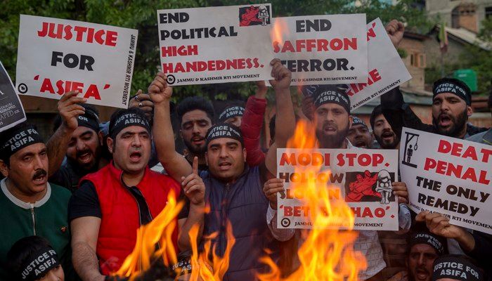 Kashmiri activists hold torches and march in a protest against the rape and murder of an 8-year-old girl, in Srinagar, Indian controlled Kashmir, Saturday, April 14, 2018. (AP Photo/Dar Yasin)
