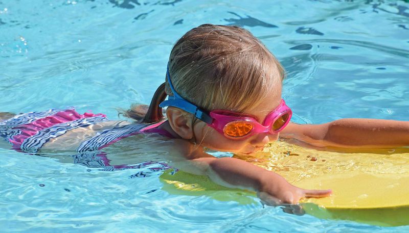 Here are some easy ways to keep your kids safe at the pool this summer. (Source: Pixabay)